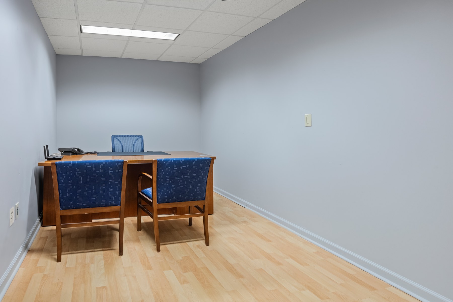 Common area and event space at Scenic Office Suites